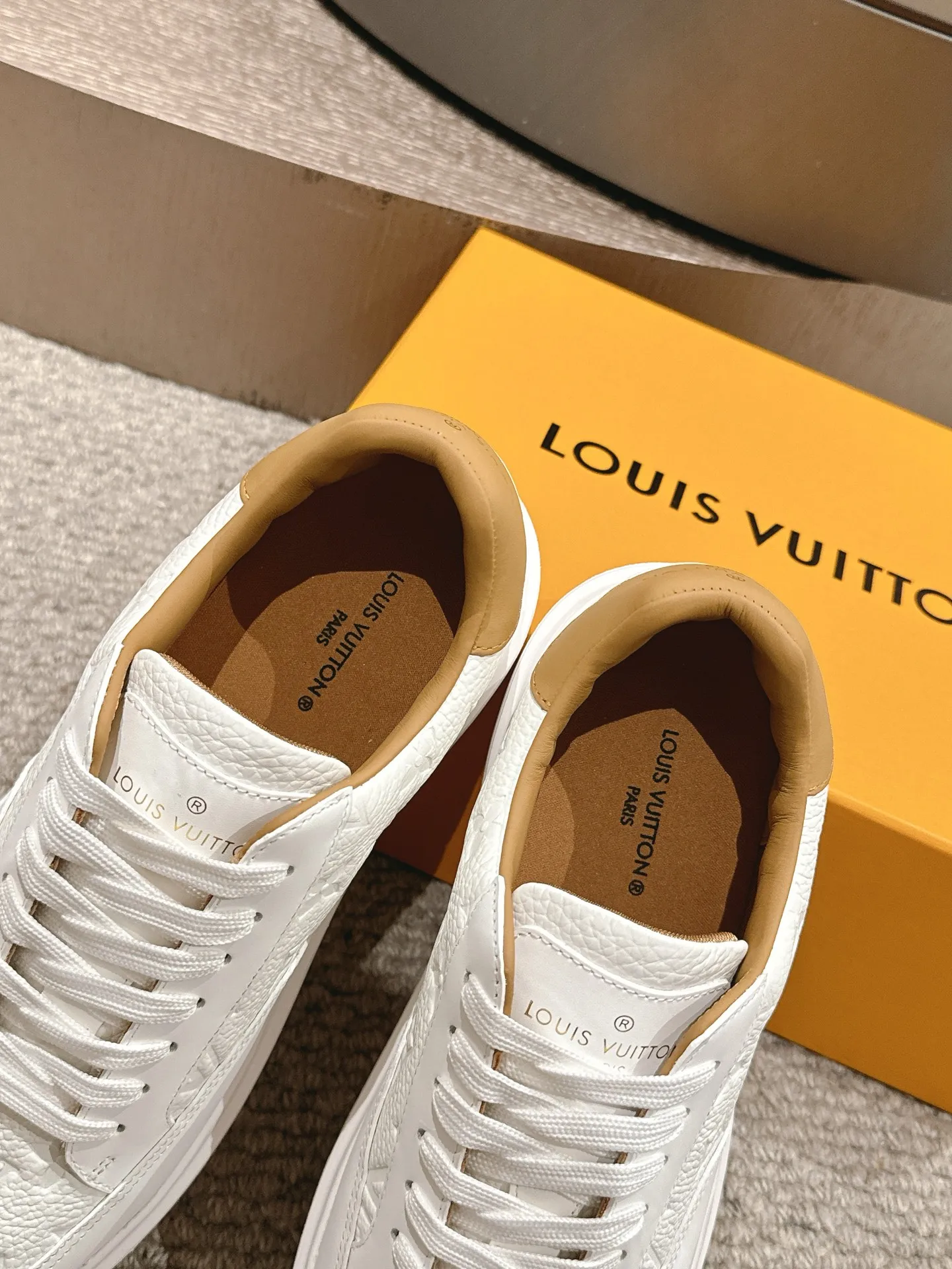 👟👟Ex-factory price 680👟👟 Women's shoes, women's clothing, LV25 new style, white shoes, best-selling models in the counter window, very three-dimensional and beautiful! Personalized printing, three-dimensional printed cowhide fabric...cowhide feet...original 4cm thick sole...Logo hot stamping, matching packaging, code number: 37-44 (45 customized, non-refundable)